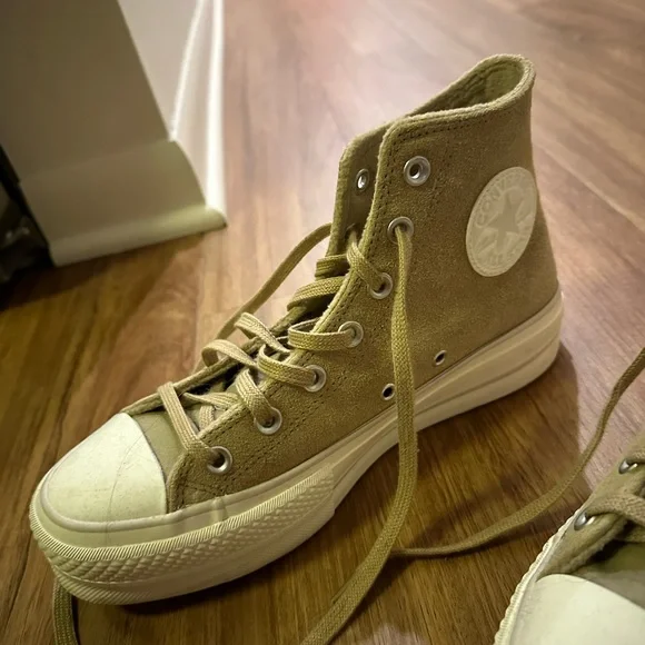 Converse High-Top Sneakers in tan 7.5 - Picture 2 of 4